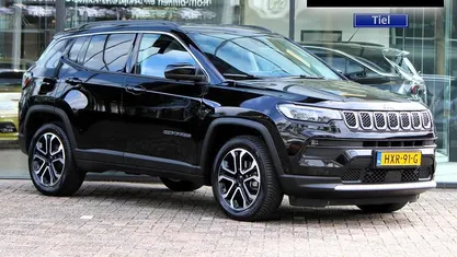 Zwart Gebruikt 2024 Jeep Compass Altitude SUV | € 32.937 (Eerlijke prijs)