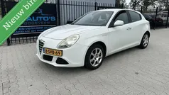 Wit Gebruikt 2010 Alfa Romeo Giulietta Distinctive Hatchback | € 3.500 (Eerlijke prijs)