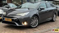 Grijs (metallic) Gebruikt 2015 Toyota Avensis Business Edition Stationwagen | € 14.700 (Eerlijke prijs)
