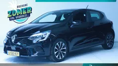 Zwart Gebruikt 2021 Renault Clio V Zen Hatchback | € 14.395 (Eerlijke prijs)