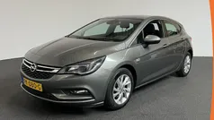 Grijs Gebruikt 2017 Opel Astra Innovation Hatchback | € 12.250 (Eerlijke prijs)