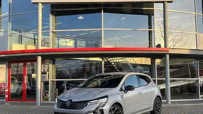 Gebruikt 2025 Renault Clio V Esprit Alpine Hatchback | € 24.945 (Eerlijke prijs)