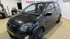 Zwart Gebruikt 2010 Renault Twingo Dynamique Hatchback | € 950 (Eerlijke prijs)
