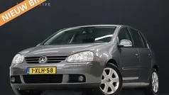 Grijs, metallic lak Gebruikt 2005 VW Golf IV Hatchback | € 1.940 (Eerlijke prijs)