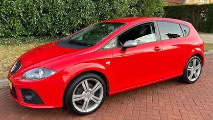 Rood Occasion 2009 Seat Leon FR Hatchback | € 4.500 (Eerlijke prijs)