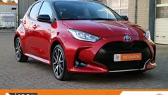 Rood Gebruikt 2022 Toyota Yaris Hybrid Executive Hatchback | € 22.450 (Eerlijke prijs)