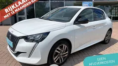 Wit Gebruikt 2023 Peugeot 208 Allure Hatchback | € 18.500 (Eerlijke prijs)