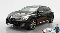 Zwart Gebruikt 2023 Renault Clio V Evolution Hatchback | € 15.940 (Eerlijke prijs)