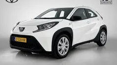 Wit Gebruikt 2024 Toyota Aygo Play Hatchback | € 21.450 (Eerlijke prijs)