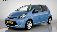 Blauw metallic Gebruikt 2013 Toyota Aygo Hatchback | € 6.950 (Eerlijke prijs)