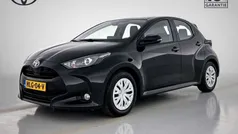 Zwart Gebruikt 2024 Toyota Yaris Hybrid Active Hatchback | € 23.445 (Eerlijke prijs)