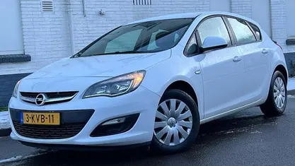 Occasion Opel Astra 101 PK (74 kW) 2013 Hatchback