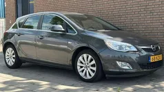 Grijs Gebruikt 2010 Opel Astra Cosmo Hatchback | € 3.999 (Eerlijke prijs)