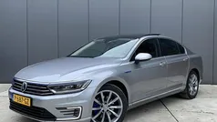 Gebruikt 2018 VW Passat Highline Sedan | € 22.745 (Eerlijke prijs)