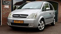 Grijs Gebruikt 2004 Opel Meriva MPV | € 1.000 (Goede deal)
