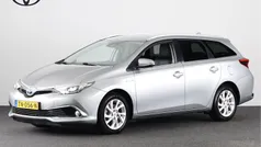 Grijs Gebruikt 2018 Toyota Auris Hybrid Executive Stationwagen | € 17.945 (Eerlijke prijs)