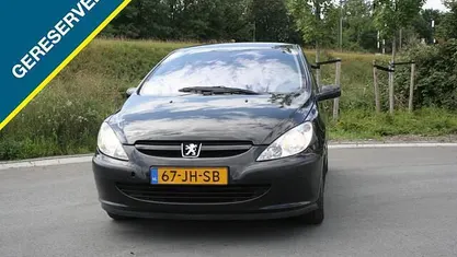 Zwart Gebruikt 2002 Peugeot 307 Hatchback | € 999 (Eerlijke prijs)
