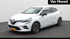 Wit Gebruikt 2021 Renault Clio V Zen Hatchback | € 19.900 (Eerlijke prijs)