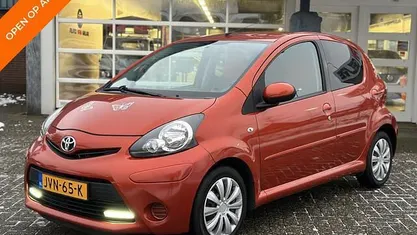 Occasion Toyota Aygo 68 PK (50 kW) 2012 Oranje Hatchback