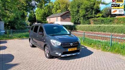 Grijs Gebruikt 2019 Dacia Lodgy Stepway MPV | € 15.450 (Eerlijke prijs)
