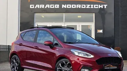 Rood (metallic) Occasion 2019 Ford Fiesta ST-Line Hatchback | € 12.995 (Eerlijke prijs)