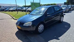 Grijs, metallic lak Gebruikt 2007 VW Golf V Hatchback | € 1.499 (Eerlijke prijs)