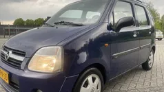 Blauw Gebruikt 2004 Opel Agila Essentia Hatchback | € 949 (Eerlijke prijs)