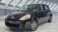Zwart Gebruikt 2009 Renault Clio II Hatchback | € 2.499 (Eerlijke prijs)