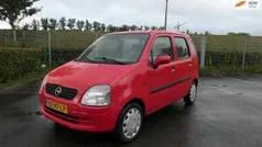 Rood, metallic lak Gebruikt 2001 Opel Agila Comfort Hatchback | € 999 (Goede deal)