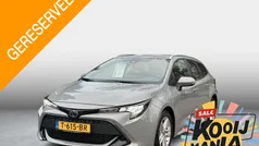Grijs, metallic lak Gebruikt 2023 Toyota Corolla Active Stationwagen | € 27.900 (Eerlijke prijs)