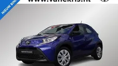 Gebruikt 2024 Toyota Aygo Play Hatchback | € 17.440 (Eerlijke prijs)