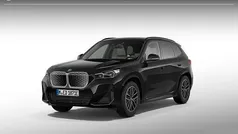 Saphirschwarz metallic (475) (zwart metallic) Nieuw 2025 BMW iX1 M Sport SUV | € 55.225 (Super prijs)