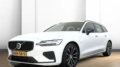 Wit Occasion 2025 Volvo V60 Plus Stationwagen | € 42.950 (Eerlijke prijs)
