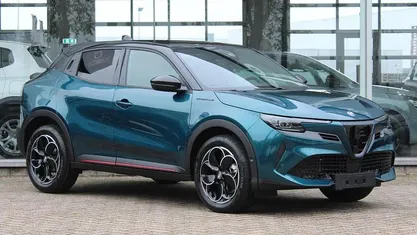 Gebruikt 2025 Alfa Romeo Junior Edizione Speciale SUV | € 39.945 (Eerlijke prijs)