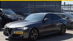 Grijs Gebruikt 2016 Alfa Romeo Giulia Super Sedan | € 21.950 (Eerlijke prijs)