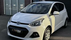 Wit Gebruikt 2015 Hyundai i10 Hatchback | € 5.740 (Eerlijke prijs)
