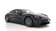 Jet black pearl (zwart metallic) Gebruikt 2021 Porsche Taycan Performance Package Sedan | € 48.945 (Eerlijke prijs)