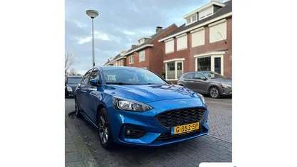Blauw Occasion 2019 Ford Focus ST-Line Hatchback | € 15.895 (Eerlijke prijs)