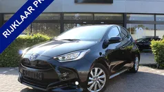 Zwart Gebruikt 2022 Toyota Yaris Hybrid Hatchback | € 22.450 (Eerlijke prijs)
