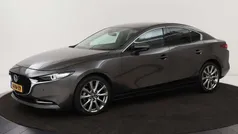 Grijs, metallic lak Gebruikt 2020 Mazda 3 Luxury Sedan | € 18.900 (Eerlijke prijs)