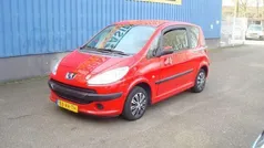 Rood Gebruikt 2005 Peugeot 1007 Hatchback | € 1.200 (Goede deal)
