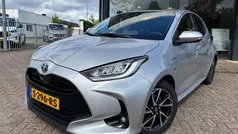 Grijs Gebruikt 2021 Toyota Yaris Hybrid Hatchback | € 18.995 (Eerlijke prijs)