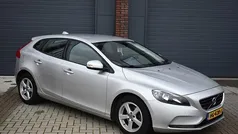 Gebruikt 2015 Volvo V40 Momentum Hatchback | € 7.350 (Eerlijke prijs)