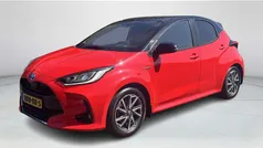 Rood Gebruikt 2020 Toyota Yaris Hybrid Executive Hatchback | € 22.495 (Eerlijke prijs)