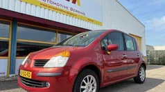 Rood, metallic lak Gebruikt 2005 Renault Modus Dynamique MPV | € 1.499 (Goede deal)