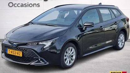 Zwart Occasion 2023 Toyota Corolla Hybrid Active Stationwagen | € 23.945 (Eerlijke prijs)
