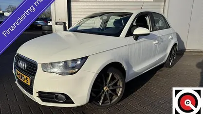 Wit (metallic) Occasion 2012 Audi A1 Sportback Ambition Hatchback | € 7.995 (Eerlijke prijs)
