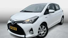 Wit Gebruikt 2017 Toyota Yaris Hybrid Trend Hatchback | € 12.999 (Eerlijke prijs)