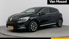 Zwart Gebruikt 2022 Renault Clio V Techno Hatchback | € 20.935 (Eerlijke prijs)