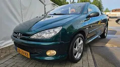 Groen Gebruikt 2002 Peugeot 206 CC Roland Garros Cabriolet | € 2.999 (Eerlijke prijs)